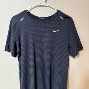 Nike Men's Dark Gray Short Sleeve Tee / TechKnit Ultra Running